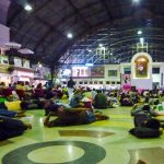 Die Wartehalle im Bahnhof von Bangkok, Thailand