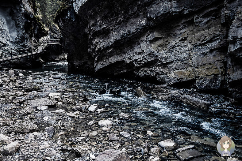 Der Weg zu den Lower Falls im Johnston Canyon, Banff National Park, Kanada