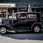 Ein historisches Auto in Banff