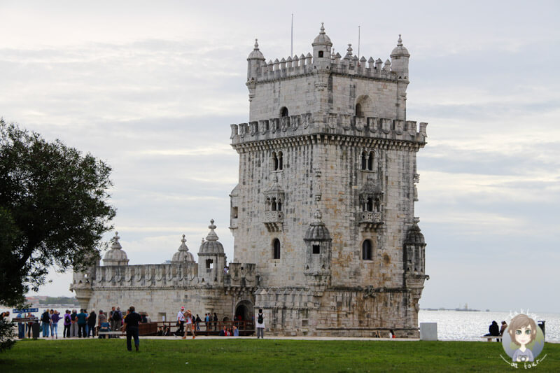 Das Torre de Belém direkt am Tejo in Lissabon