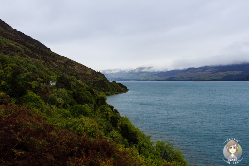 Der wolkenverhangene Lake Wanaka