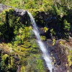 Ein kleiner Wasserfall am Milford Sound