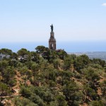 Blick auf das Christkönigdenkmal vom Kloster Sant Salvador