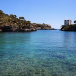 Türkisschimmerndes Wasser auf Mallorca