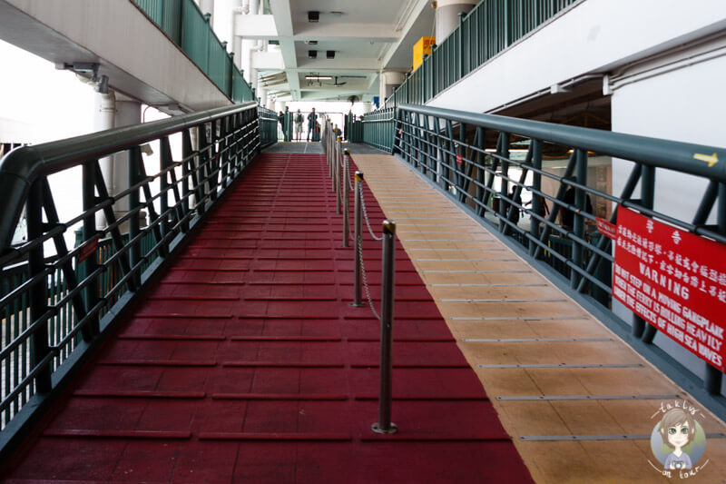 Die Gangway vom Central Star Ferry Pier in HK