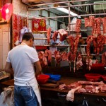 Ein Stand mit frischem Fleisch in der Graham Street, Hong Kong