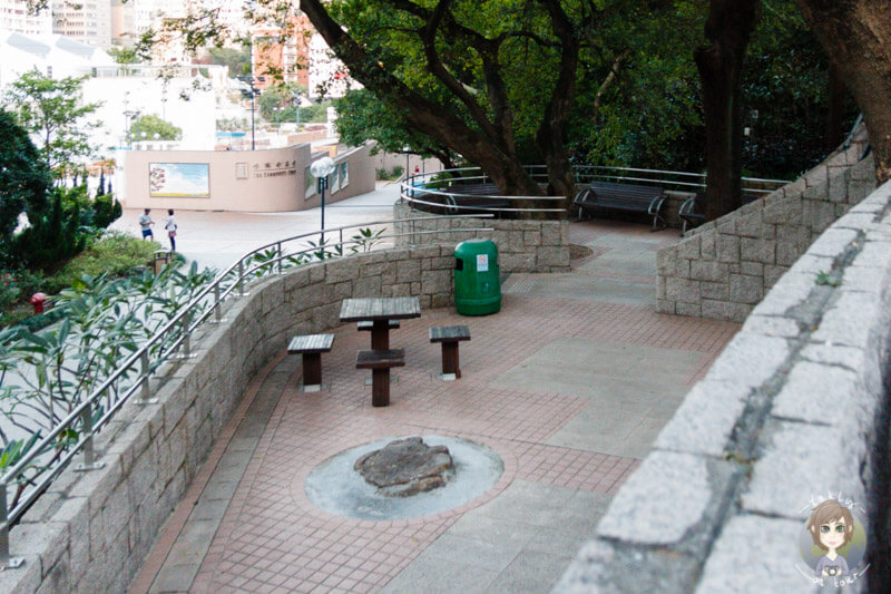 Schöne Plätze zum Ausruhen im Kowloon Park in Hong Kong