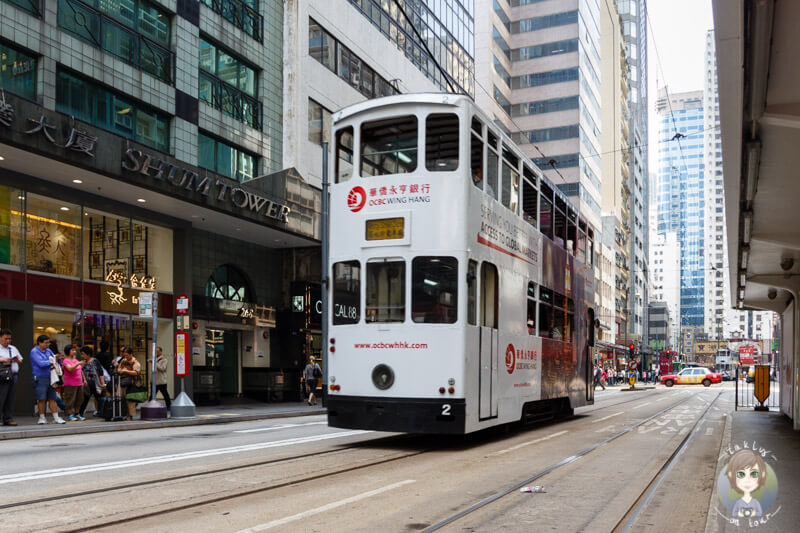 Die Hong Kong Tramways sind doppelstoeckige Bahnen perfekt fuer Sightseeing in Hong Kong