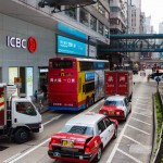 Überwiegend Taxis und Busse sind in Hong Kong unterwegs