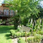 Baumhütten umgeben von einem tollen Garten im Cosy Camp, Frankreich