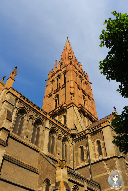 Kirche: Die St. Pauls Cathedral am Federation Square in Melbourne