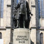 Das Denkmal vor der Thomaskirche