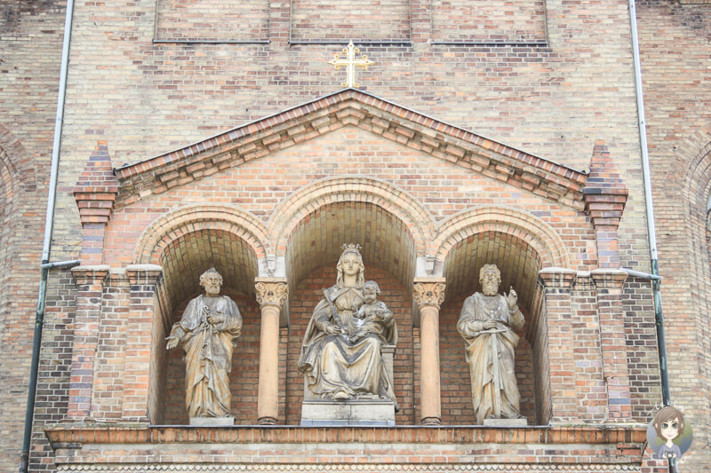 Heilige Figuren an der Propsteikirche Sankt Peter und Paul, Potsdam