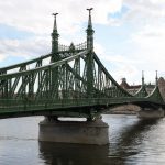 Blick auf die Liberty Bridge vom Fóvám Tér in Budapest