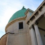 Blick an der Kirche San Simeone Piccolo hinauf