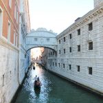 Blick auf die Seufzer Brücke in Venedig