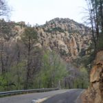 Die Straße durch den Oak Creek Canyon