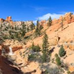 Der Wasserfall auf dem Mossy Cave Trail im Bryce Canyon Nationalpark