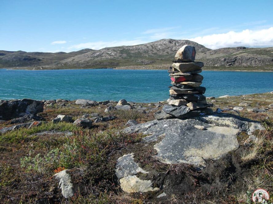 Wegmarkierungen auf dem Arctic Circle Trail in Grönland